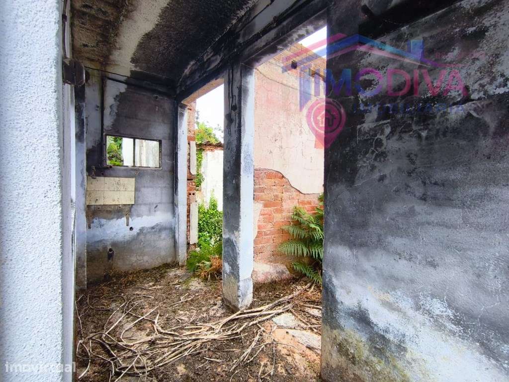 Moradia com terreno em Castanheira de Pera-6