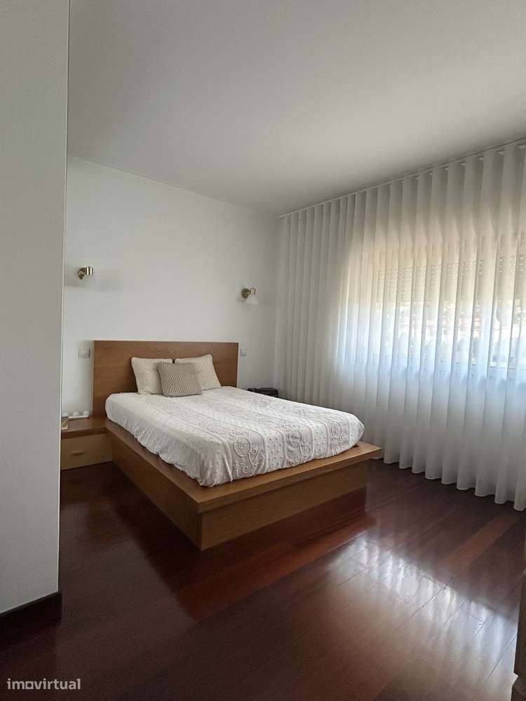 Moradia T5 em Gaveto com 4 Pisos - cave multiusos | a 10min de Braga - Grande imagem: 4/22