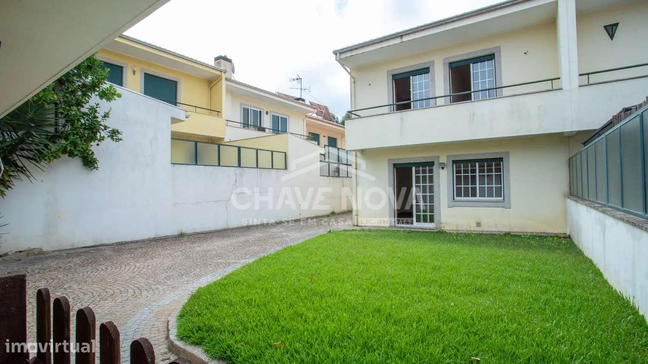 Moradia Geminada V3 c/ Jardim em Rio Meão-30