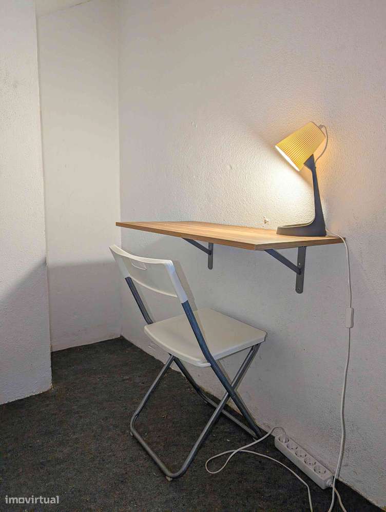 Cama em Quarto Ilumidado Triplo Partilhado Almada Despesas Incluídas - Grande imagem: 5/15