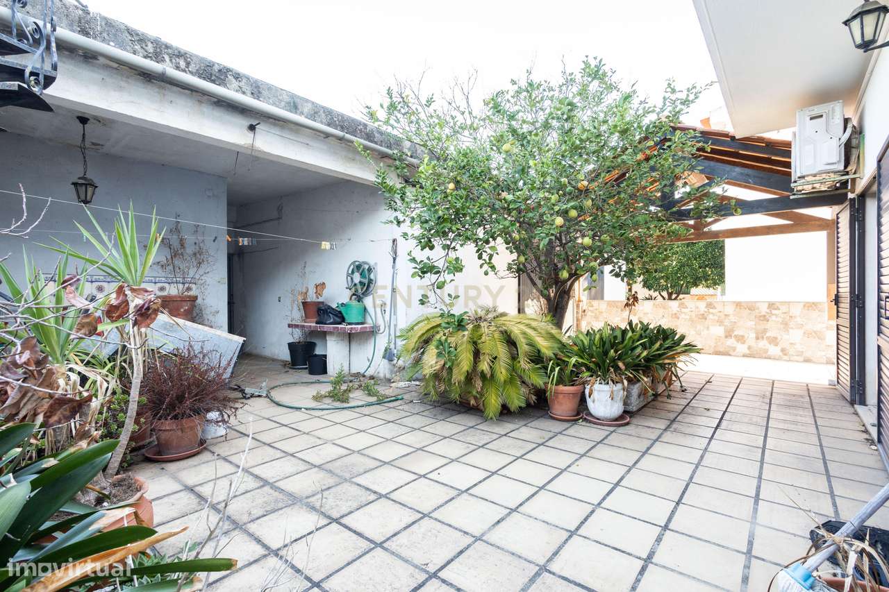 Moradia T5 com Garagem e Espaço Exterior | Atalaia-34