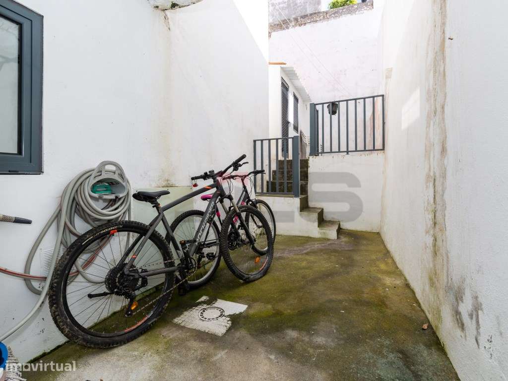 Moradia V3 no Centro de Ponta Delgada-21