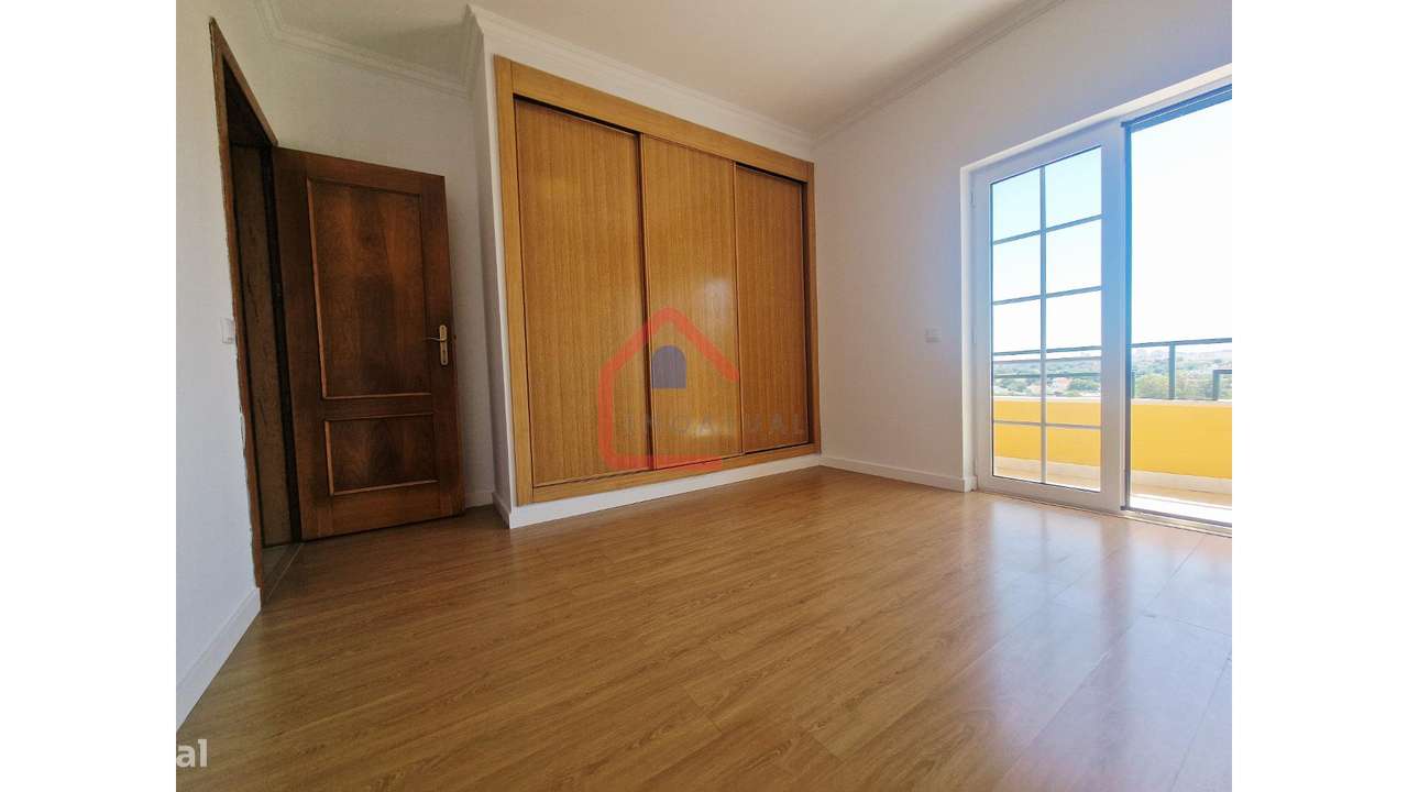 Apartamento T4 em  GAMBIA-PONTES-ALTO DA GUERRA-33