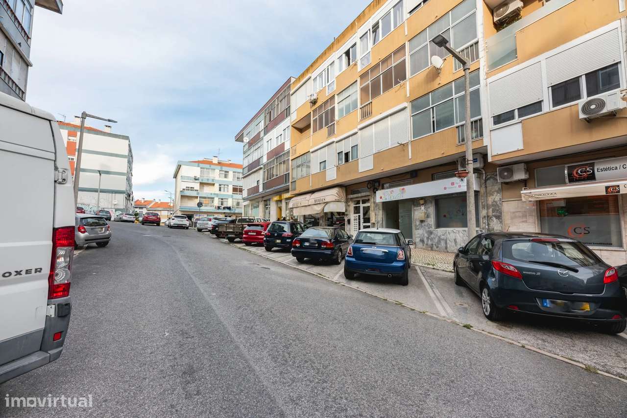 Oportunidade única para adquirir uma loja totalmente remodelada em Lis-22