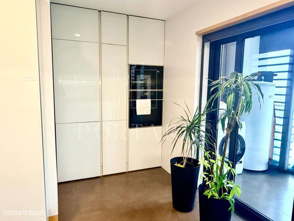 Apartamento T4 com terraço e garagem fechada em Aveiro-7