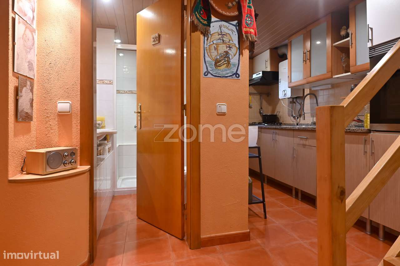 Moradia T3 + 1 remodelada, na Aldeia de Juso (Bairro Chesol)-30