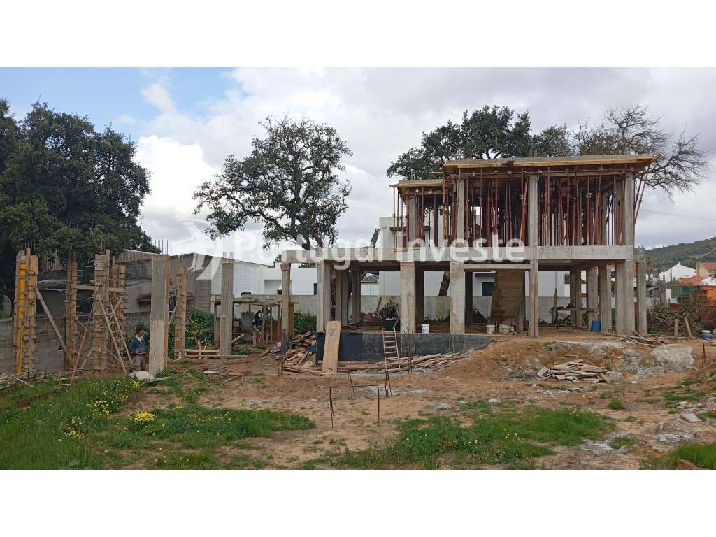 Oportunidade Única - Moradia Isolada T3+1 em Azeitão por Concluir-1