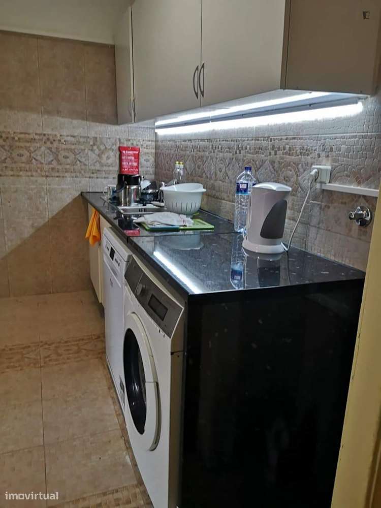 Quarto - localizado em Intendente Lisbon - Grande imagem: 4/10