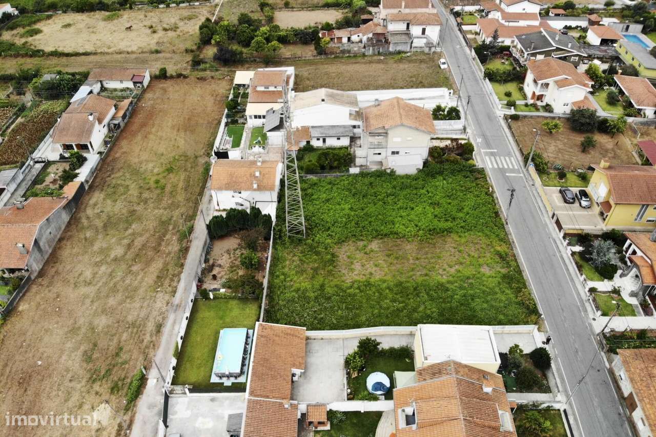 Terreno para Construção | 808 m2 | 400 m2 de Construção-11