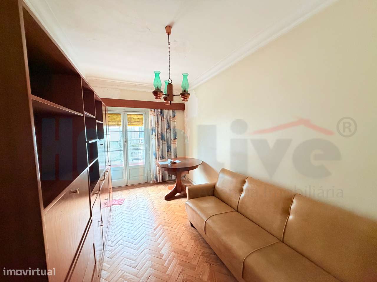 T2 com varanda, luz natural e localização central-7