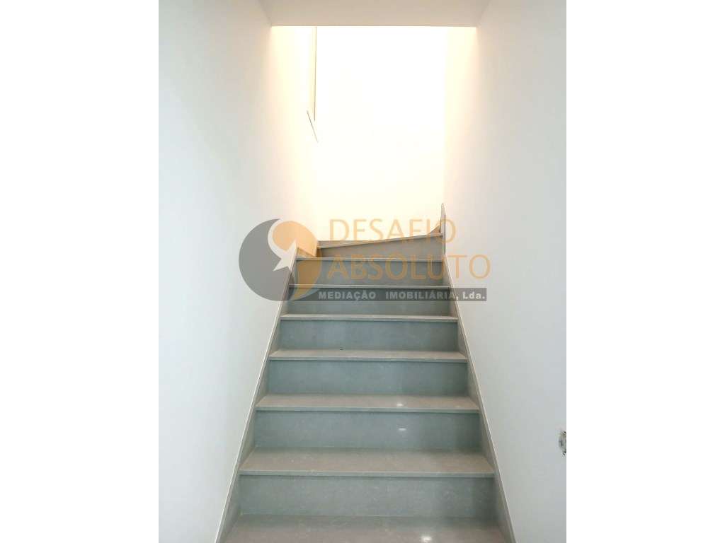 Moradia Geminada T3 c/ Pérgula. Fernão Ferro-5