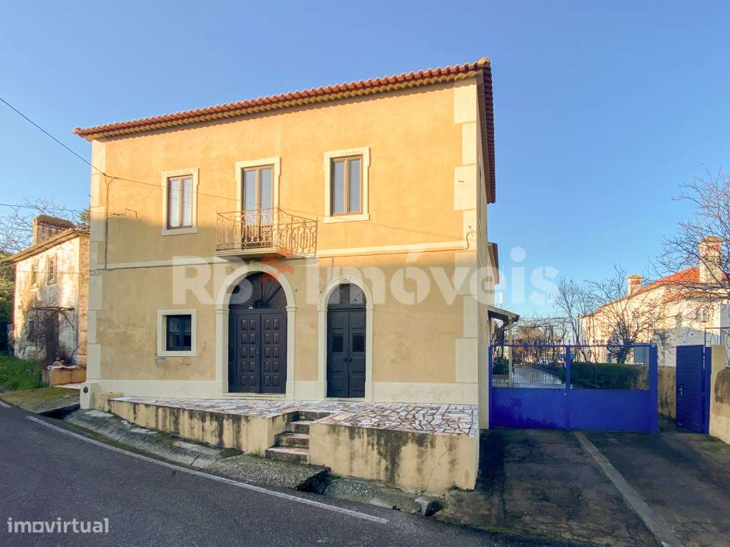 Quintinha com moradia de traça rústica com sótão, com 1593 m2 de te... - Grande imagem: 4/31