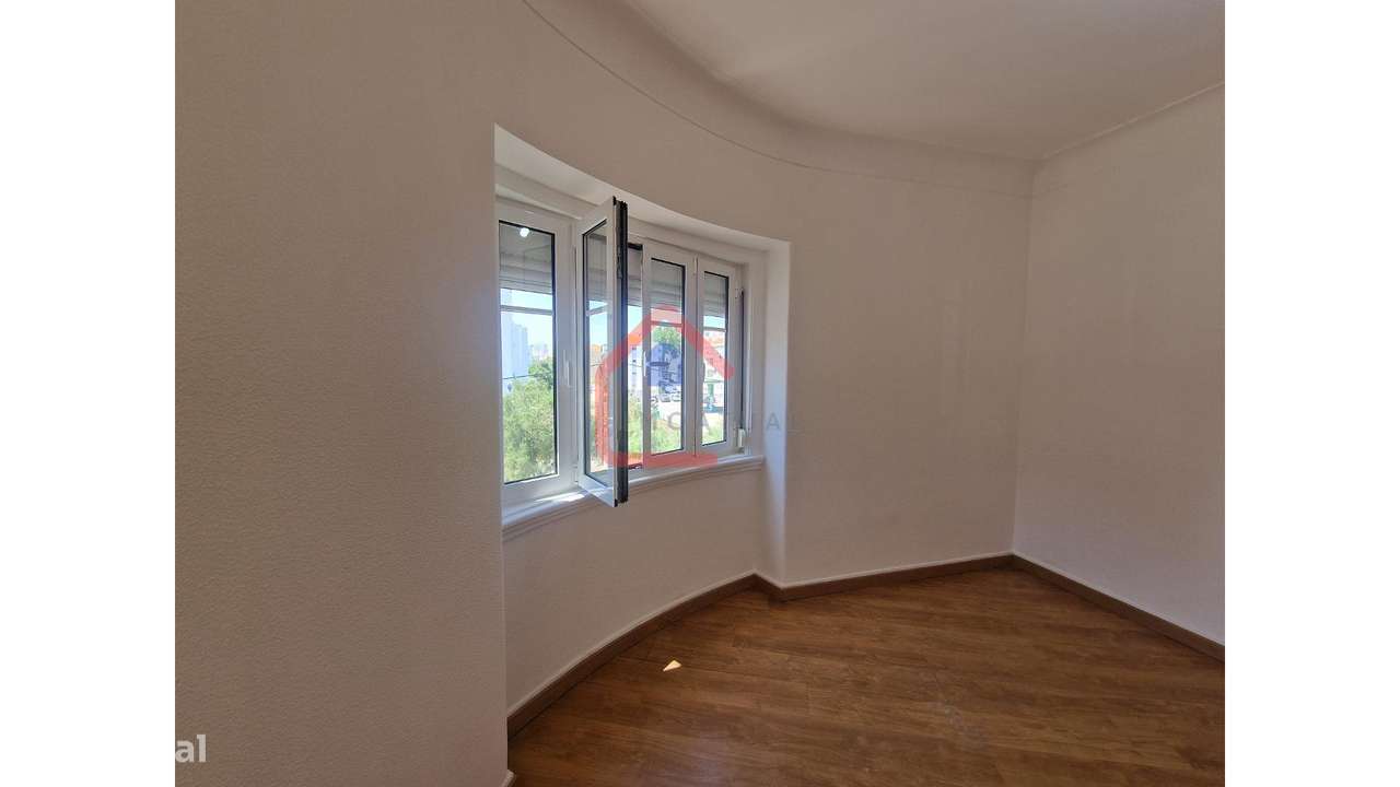 Apartamento T4 em Mercês-21