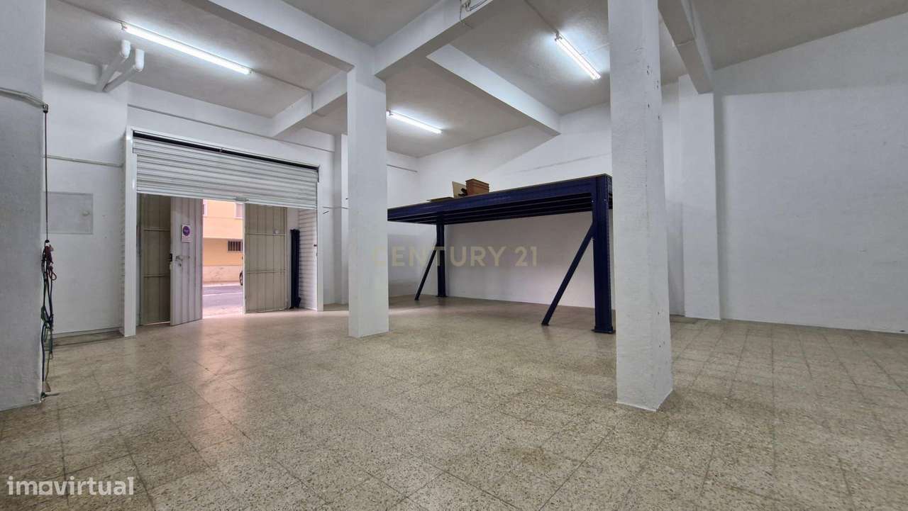 Garagem renovada bem localizada-11