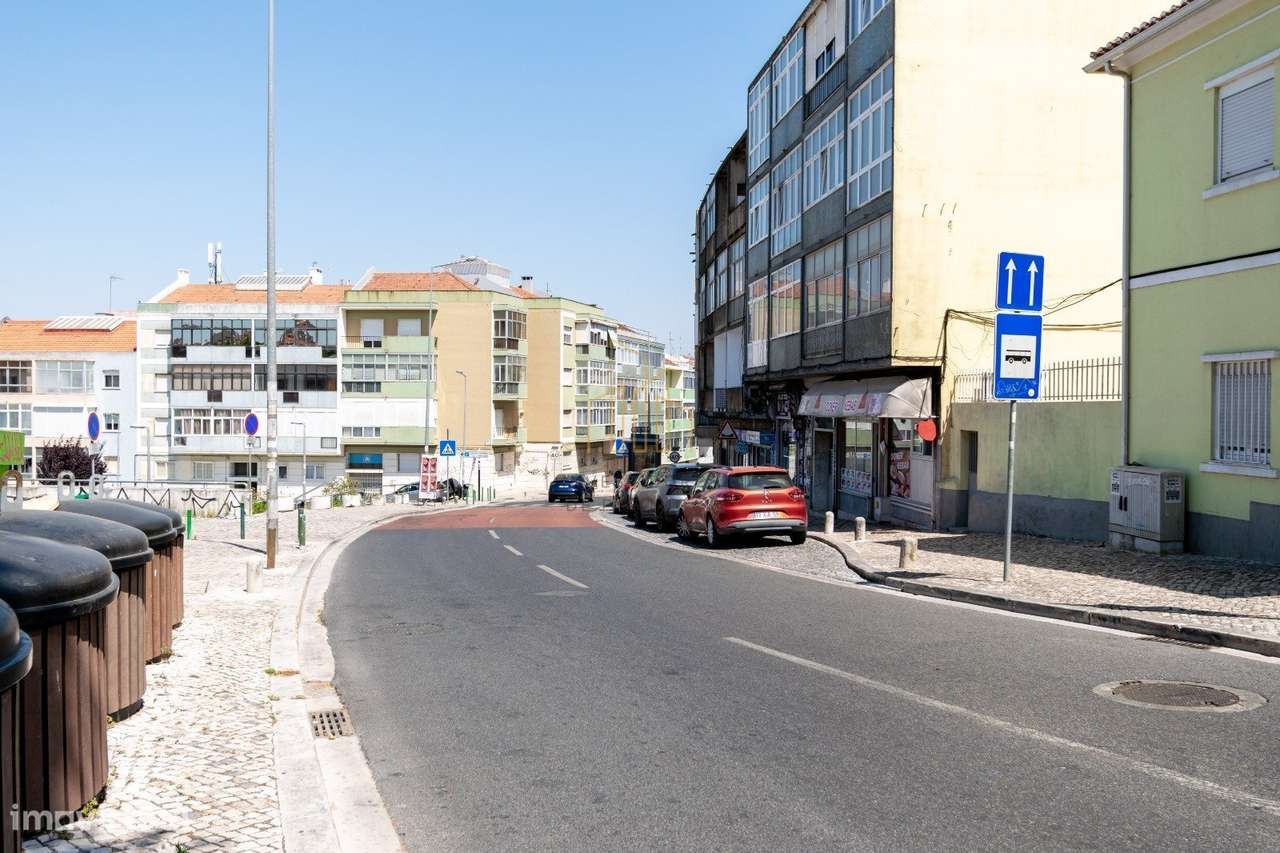 OPORTUNIDADE ÚNICA DE INVESTIMENTO NO CENTRO COMERCIAL DO CACÉM-10