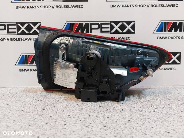 BMW X1 F48 LAMPA W KLAPE PRAWA TYLNA 7350698 - 2