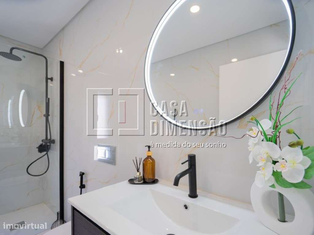 Moradia de tipologia T4+2 na melhor zona da Sobreda, com Piscina, G...-50