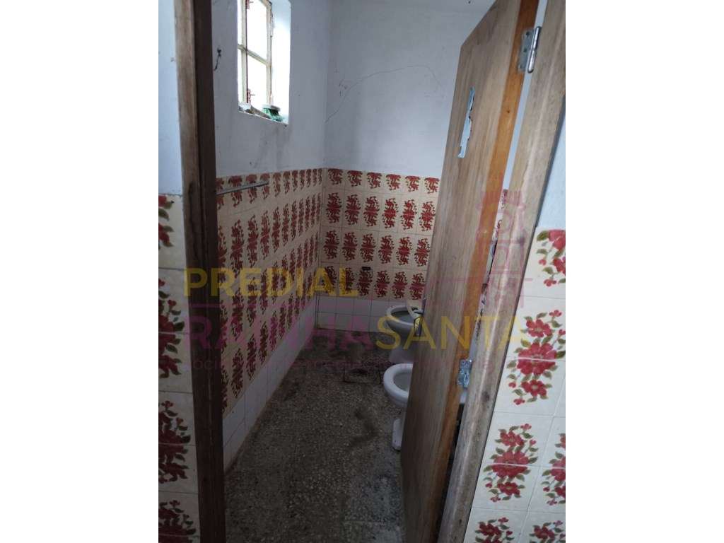 Espaço Comercial para Recuperar com Terreno Urbano Adjacente - Grande imagem: 5/13