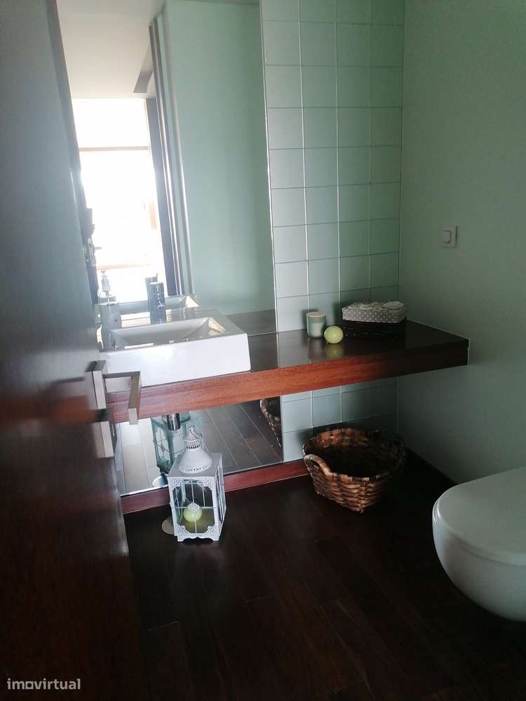 Excelente Apartamento T3 com 3 Frentes - junto à linha Rubi-15