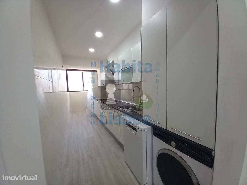 Duplex T3 Com Terraço junto à Praia Costa da Caparica-21