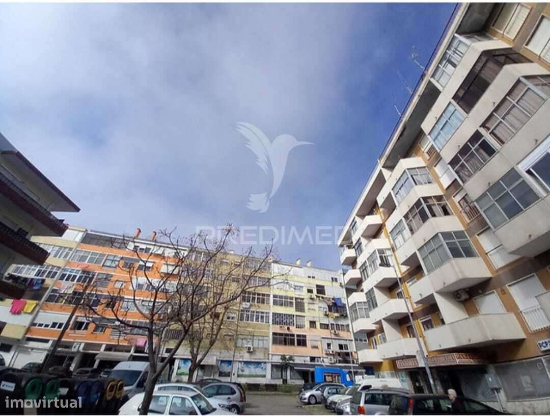 Apartamento T2 no Laranjeiro, Almada-14