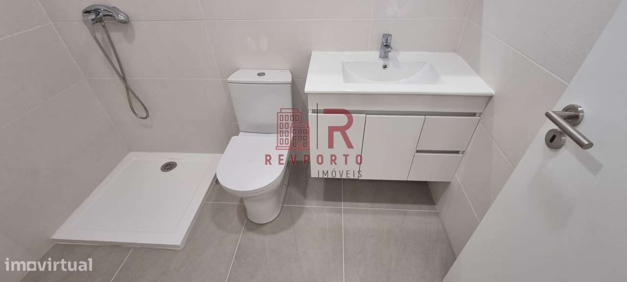 Apartamento T2, Novo, com suite e garagem dupla-7