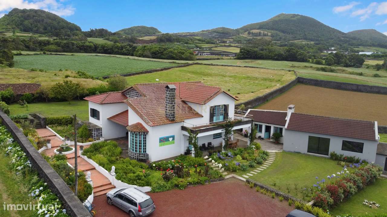 Uma residência excepcional no Pico da Pedra, Ribeira Grande-24
