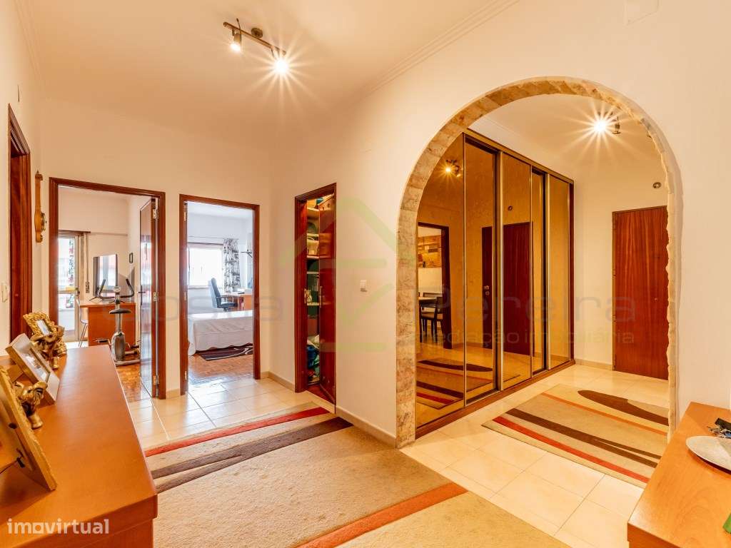 Apartamento T3 com duas frentes e óptima exposição solar-19