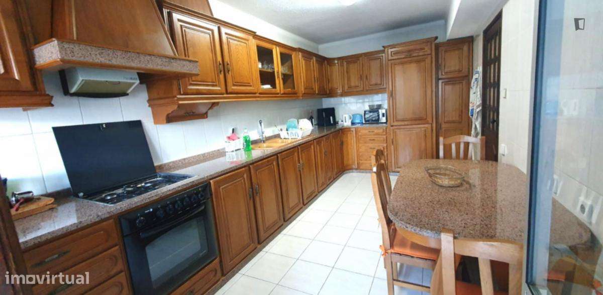 Quarto - localizado em Guimaraes - Grande imagem: 5/9