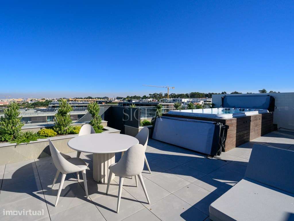 Penthouse T3 com piscina no terraço - Primeira linha de Mar-39