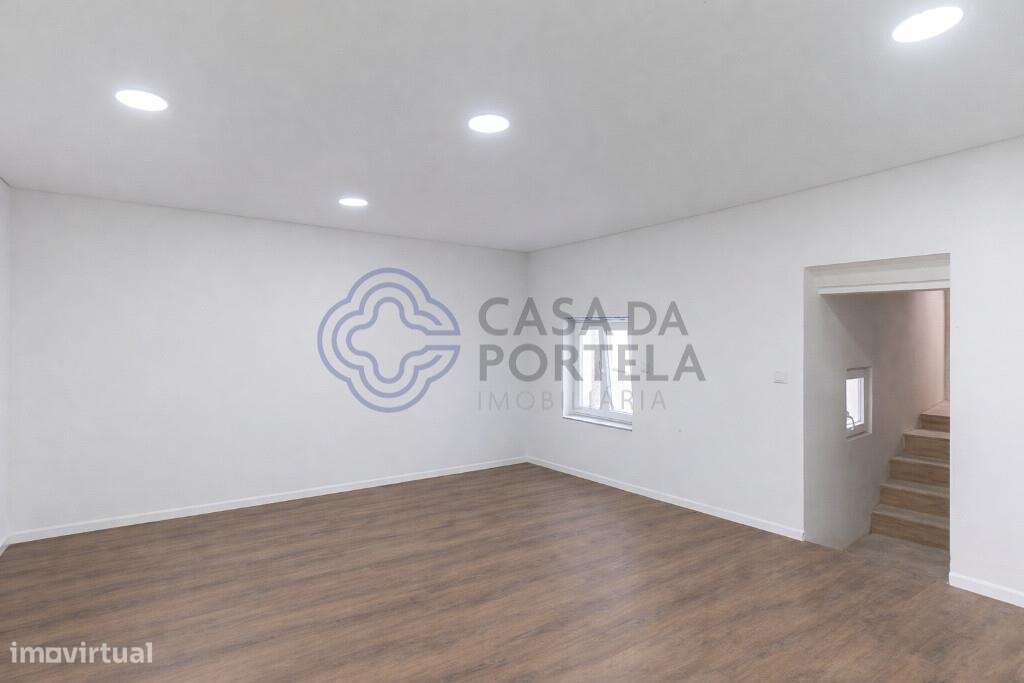 MORADIA T4 REABILITADA EM ERMESINDE JUNTO Á ESTAÇÃO - Grande imagem: 4/15