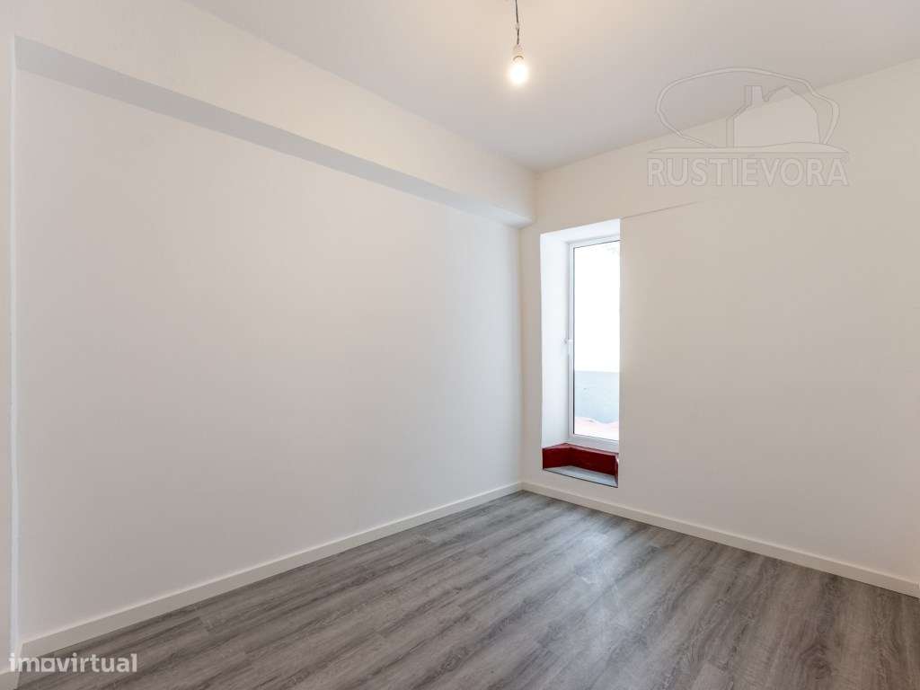 Apartamento de 1º andar com 3 assoalhadas e terraço-10