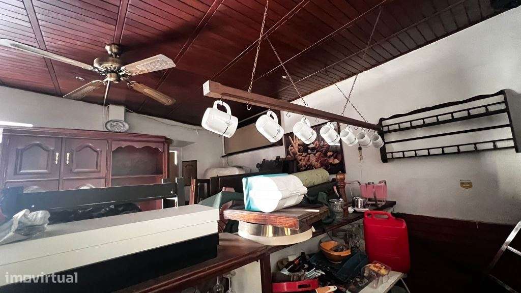 Pizzaria e Habitação no 1º andar no Centro do Montijo - Para renovar-7
