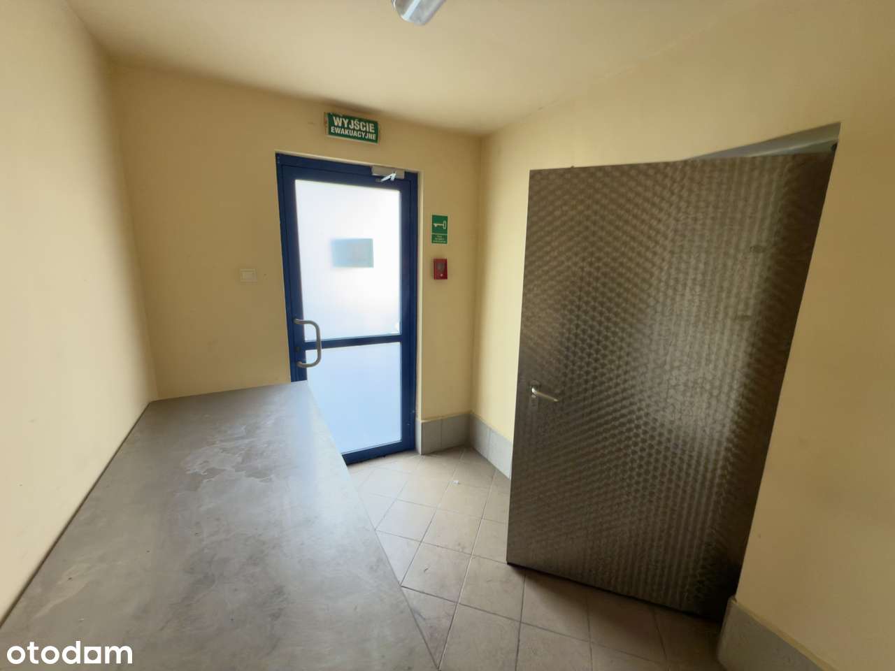 Magazyn z rampą 387 m² - plac manewrowy, A4/S1 - Pełny obrazek: 2/4