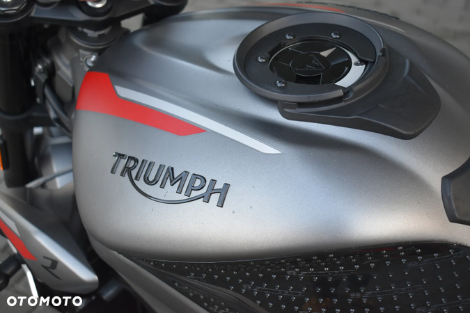 Triumph Street Triple - 12