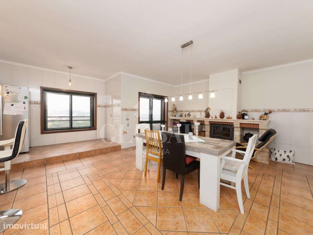 APARTAMENTO T3+1 CUCUJÃES-3