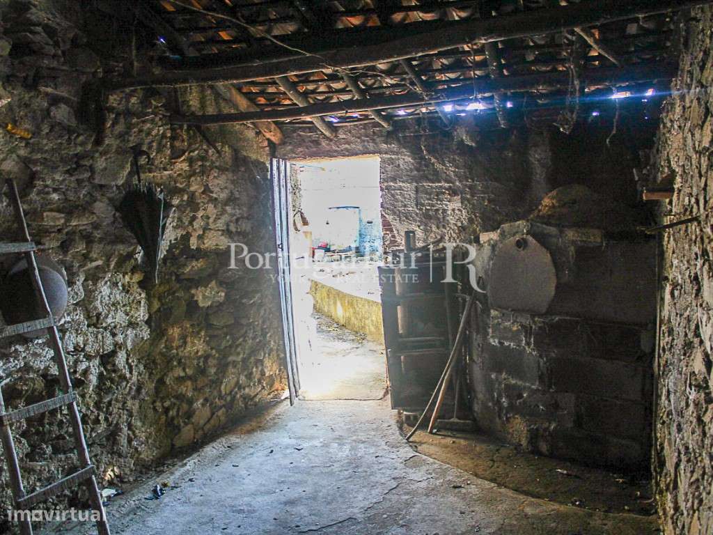 Casa Rústica com pequeno quintal e anexo - São Pedro do Esteval-17