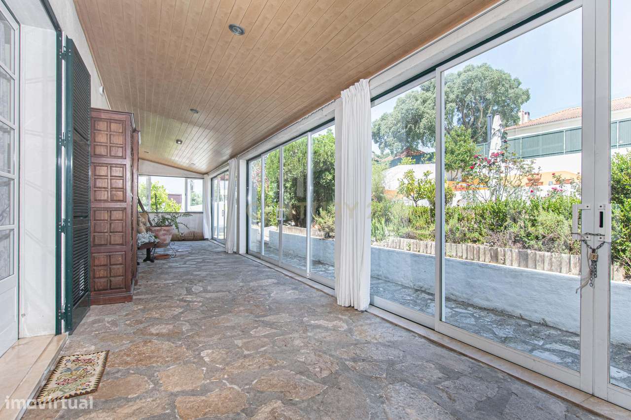 T4 +1 com jardim, piscina e garagem-29