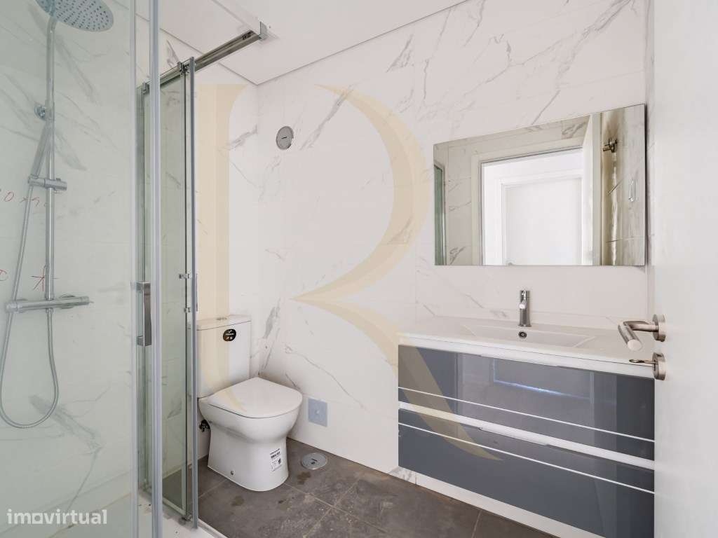 Apartamento T3 com elevador, parqueamento e arrecadação com condomí...-9
