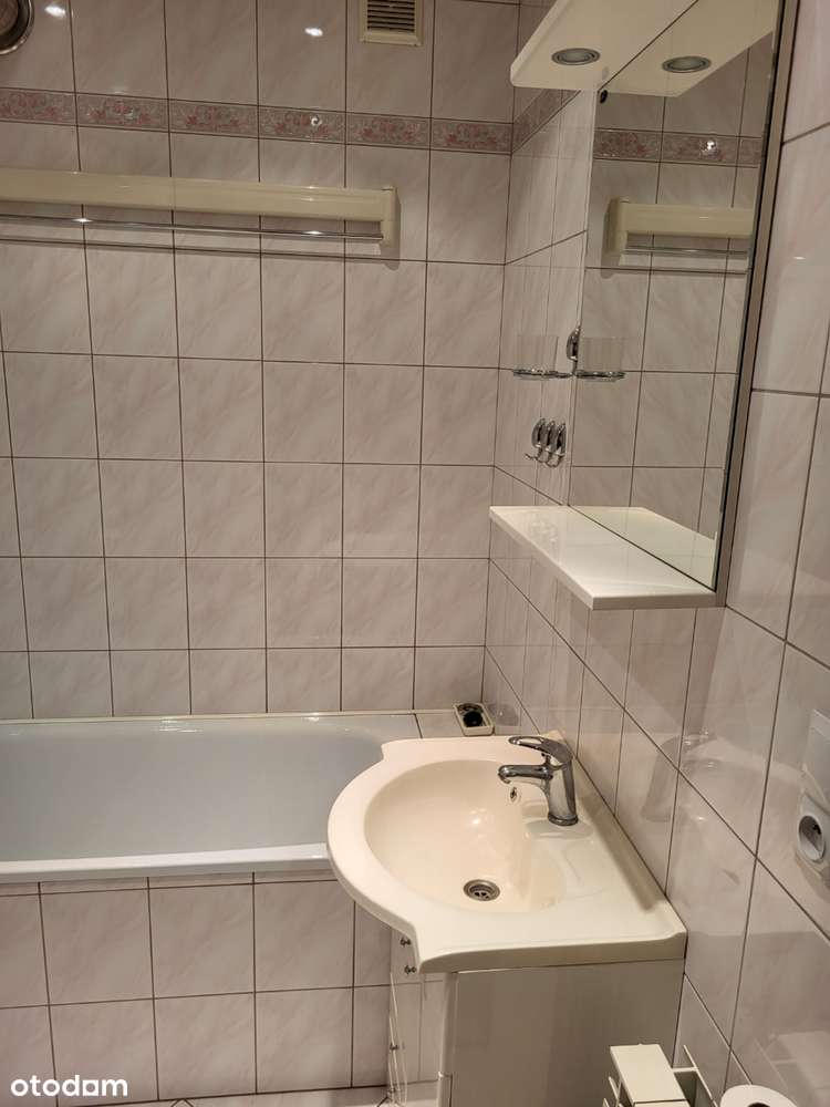 2 pokoje , kuchnia z jadalnią . Odświeżyć i zamieszkać  !  OKAZJA .-7