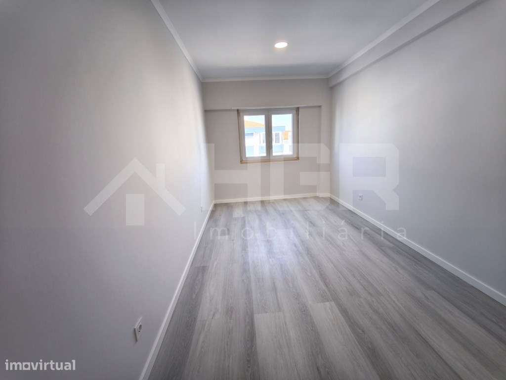 T4 | TOTALMENTE RENOVADO | BOAS ÁREAS | 2 CASAS DE BANHO | AMORA - ...-28