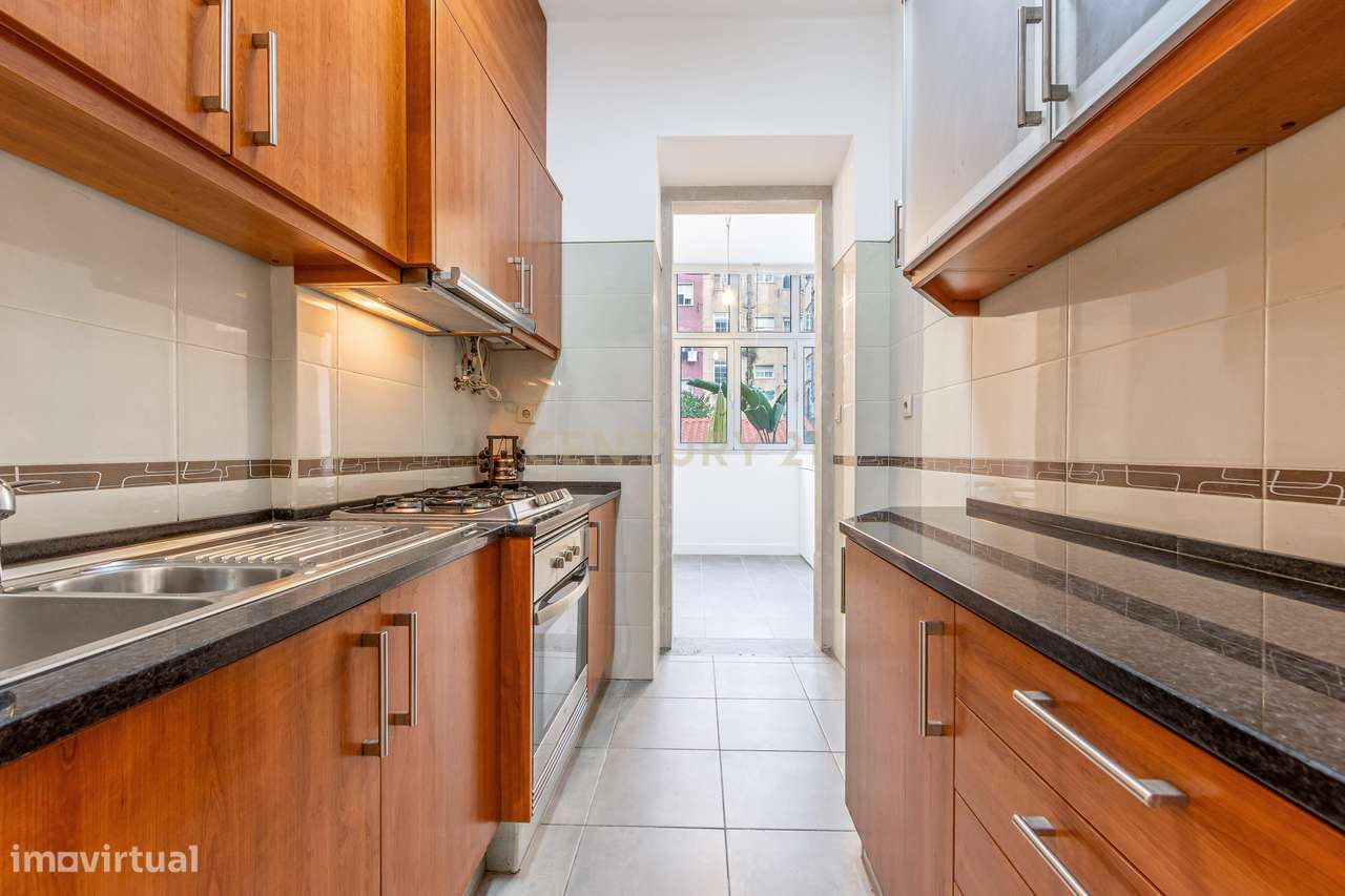 Apartamento T1 + 1 mobiliado e equipado para arrendar nas Avenidas No - Grande imagem: 2/13