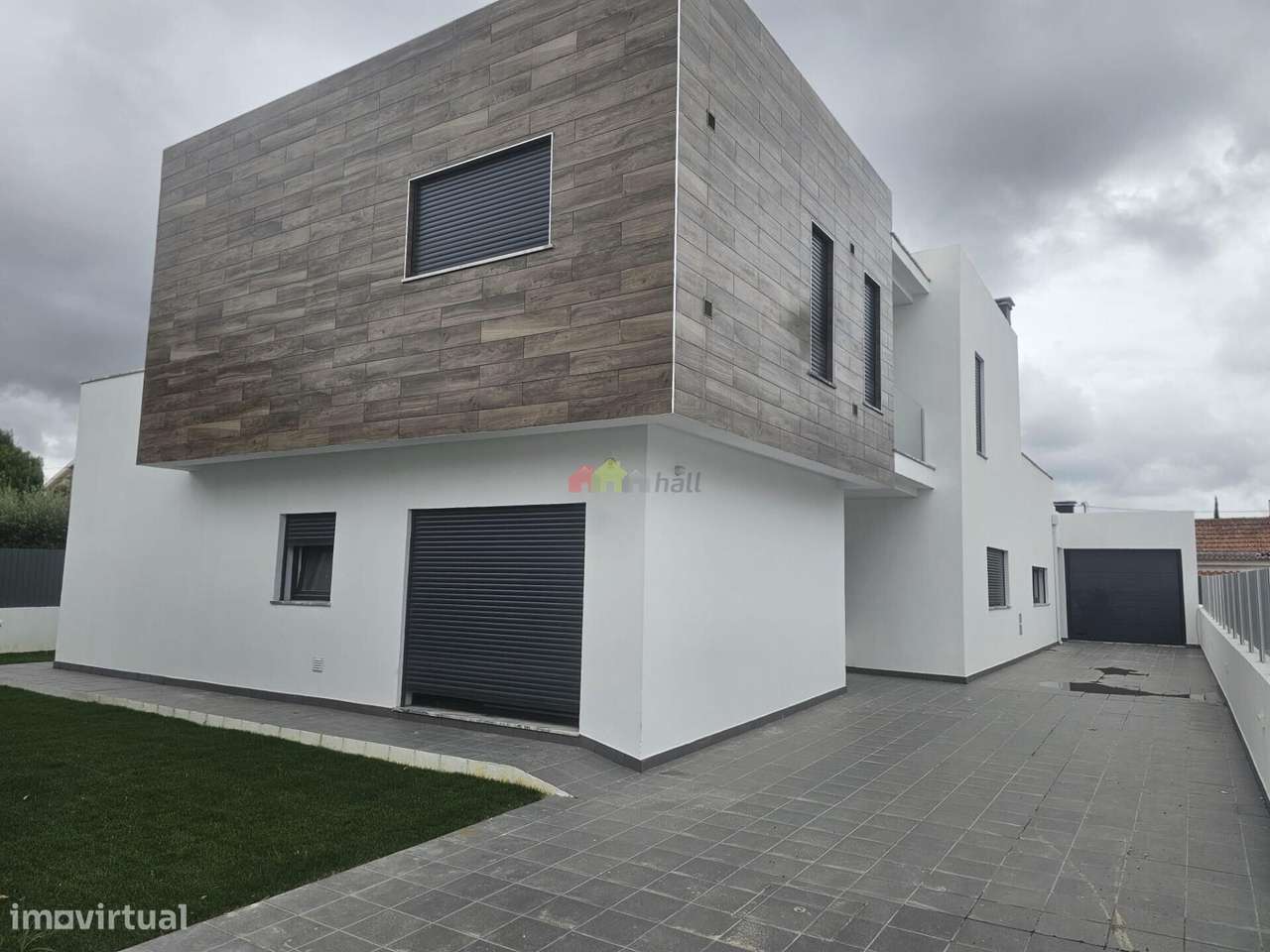 Moradia T5 isolada com 4 suítes, piscina, garagem e jardim - Grande imagem: 3/36