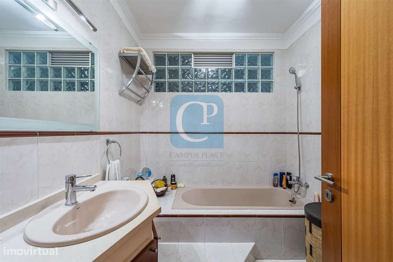 Moradia T3 com Restaurante, em Alfena, Valongo-40