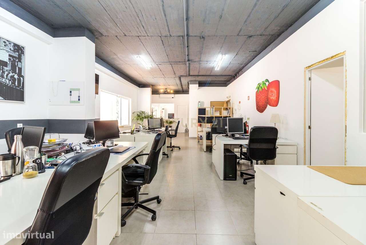 Excelente escritório renovado recentemente a 15 minutos de Lisboa. - Grande imagem: 4/17