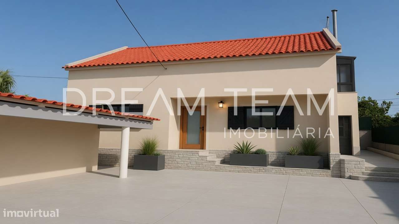 Moradia T4 Bifamiliar na Charneca da Caparica para Remodelação-31