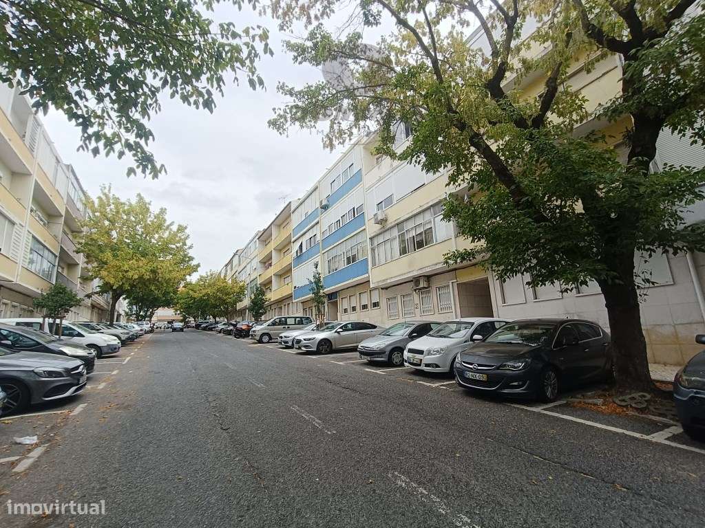 Apartamento T2+1 Remodelado com Logradouro na Falagueira-20