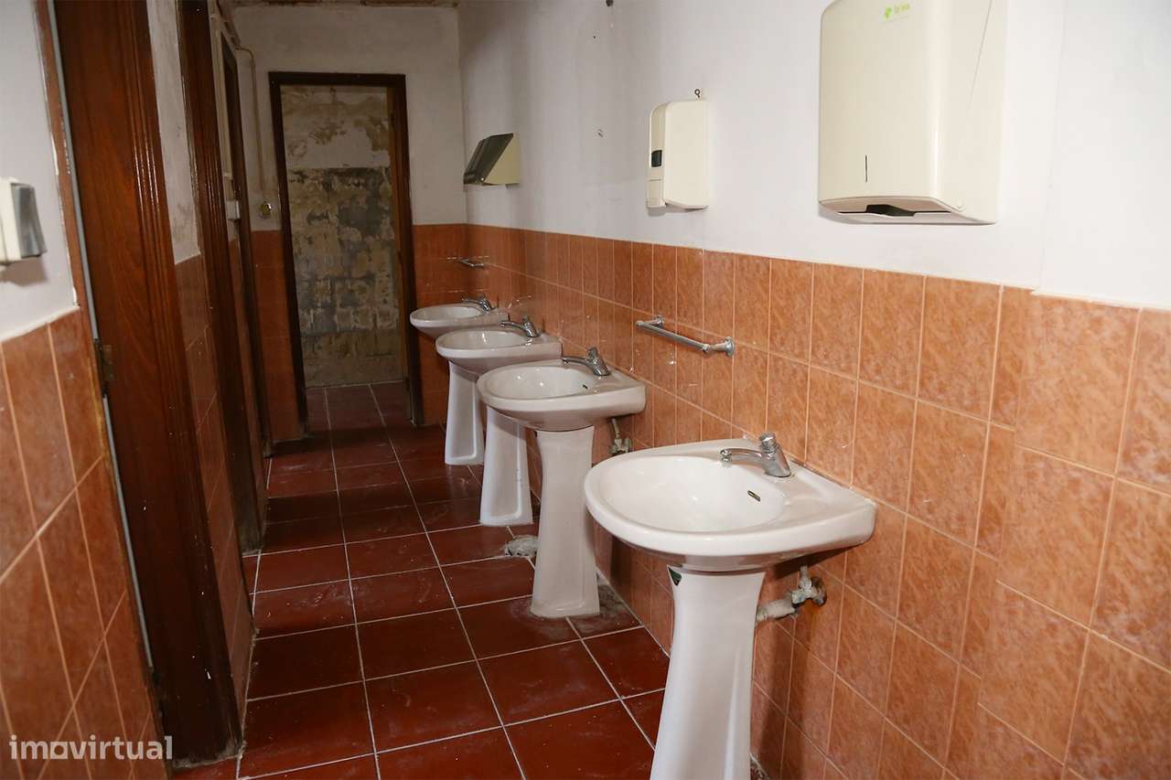 Armazém  Venda em Lustosa e Barrosas (Santo Estêvão),Lousada-22