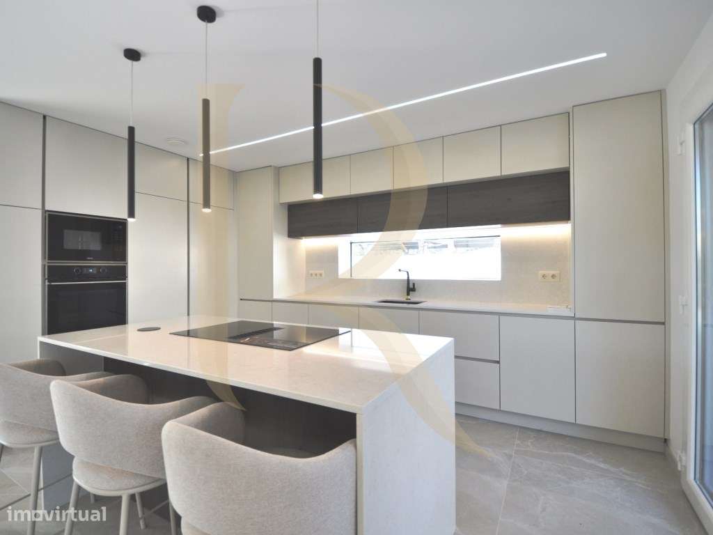 Moradia T3 isolada com piscina, churrasqueira e garagem na Aroeira-12