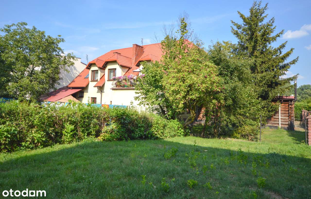 Budynek usługowo-mieszkalny przy głównej drodze krajowej nr 44-1